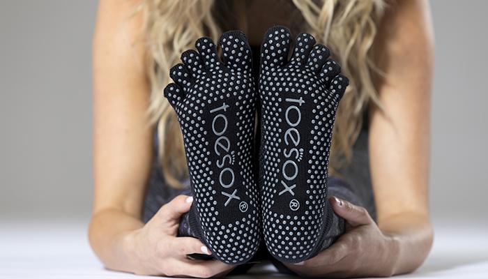 Which Grip Socks Are Best For Your Workout – ToeSox, Tavi