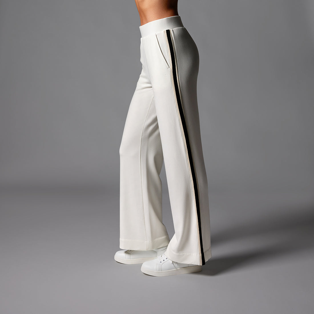 TaviLuxe Cozy Wide Leg Pant Stripe - Coconut Ebony – Tavi Active