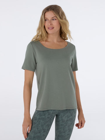 Wide Scoop Neck Relaxed Tee | Tops > Short Sleeve | Tavi – Tavi Active