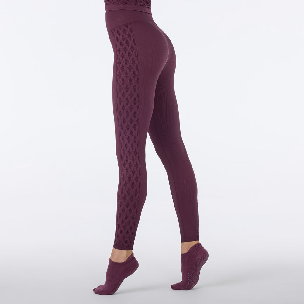 Seamless Diamond Textured 7/8 Leggings | Bottoms > Leggings | Tavi – Tavi Active