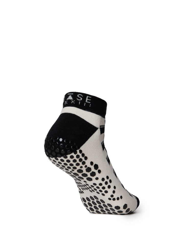 Base33 Low Rise Grip Socks | Socks > Grip | Base33 – ToeSox | Tavi | Vooray