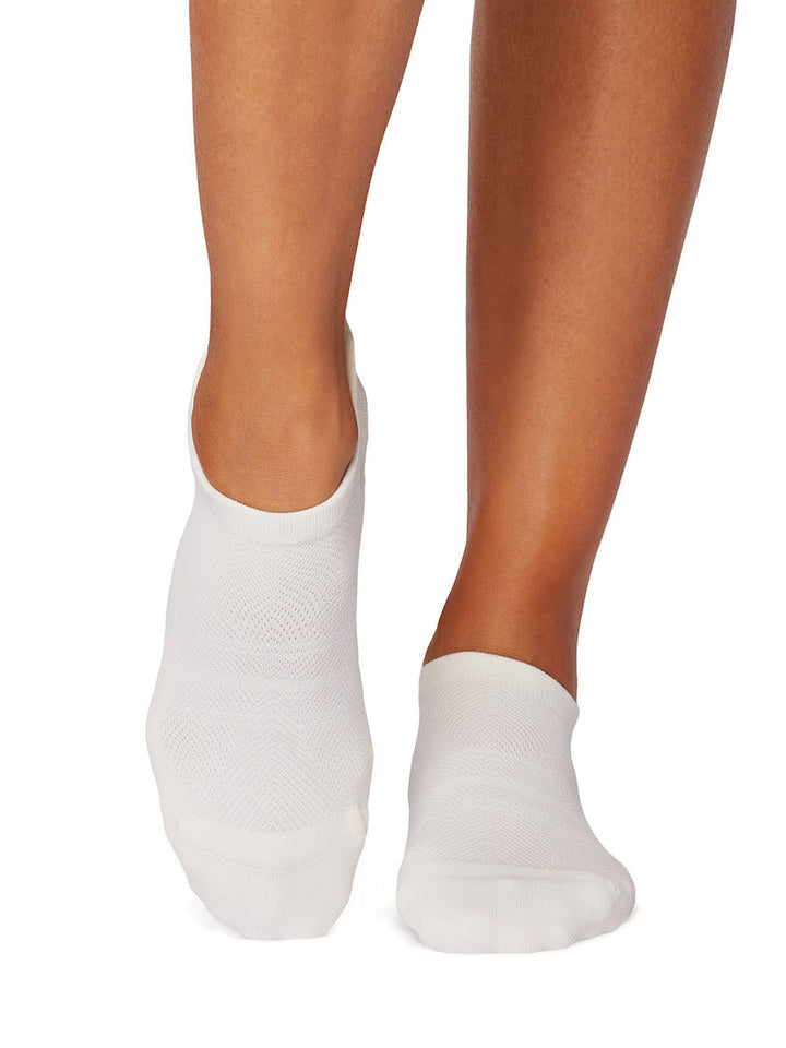Savvy Tec Grip Socks | Socks > Grip | Tavi – ToeSox | Tavi | Vooray