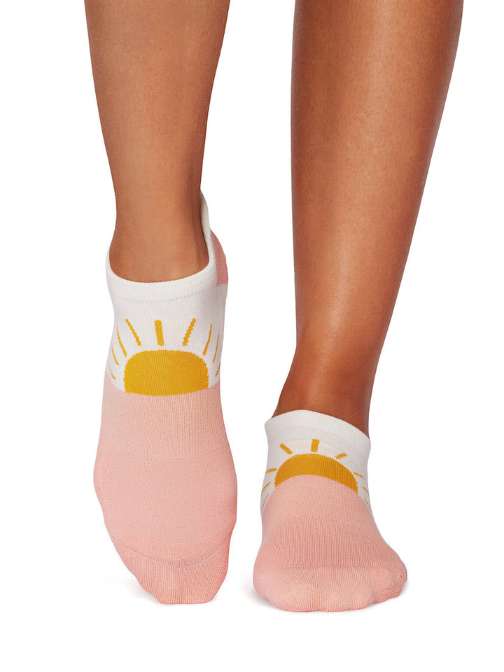 Savvy Grip Socks | Socks > Grip | Tavi – ToeSox | Tavi | Vooray