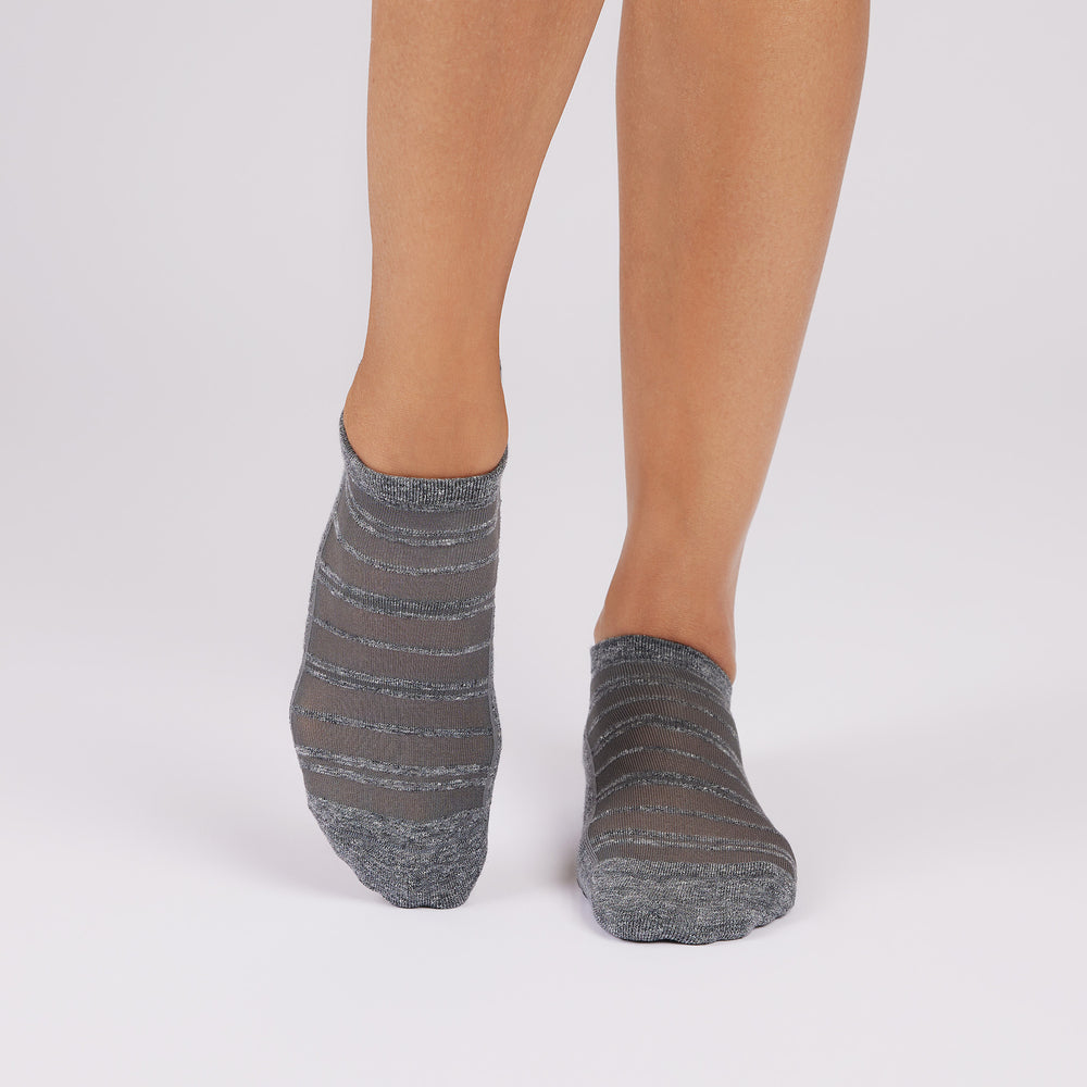 Savvy Breeze Grip Socks | Socks > Grip | Tavi – Tavi Active