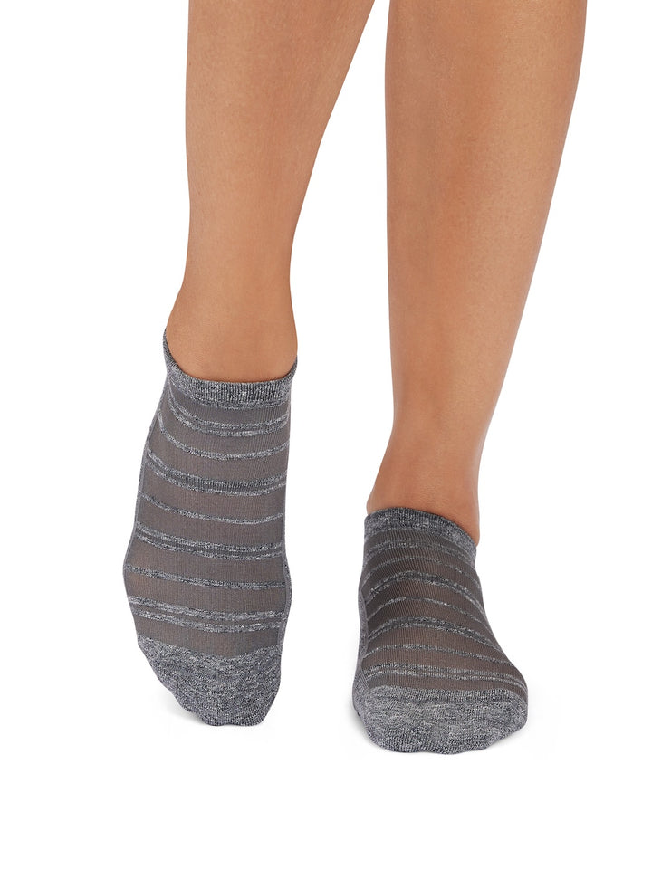 Savvy Breeze Grip Socks | Socks > Grip | Tavi – Tavi Active