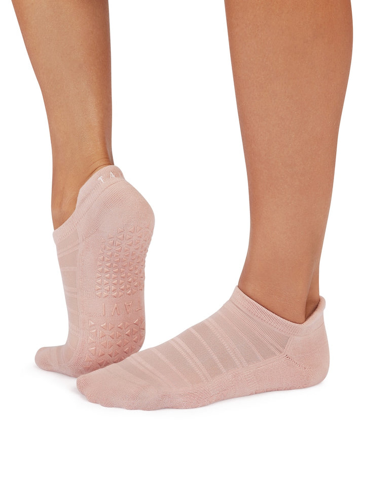 Savvy Breeze Grip Socks | Socks > Grip | Tavi – Tavi Active