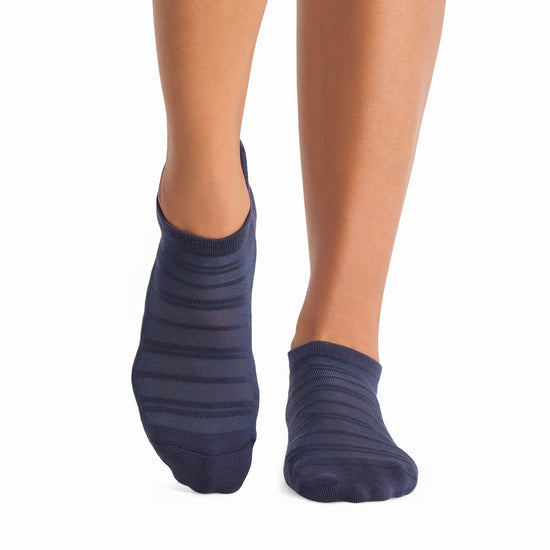 Savvy Breeze Grip Socks | Socks > Grip | Tavi – Tavi Active