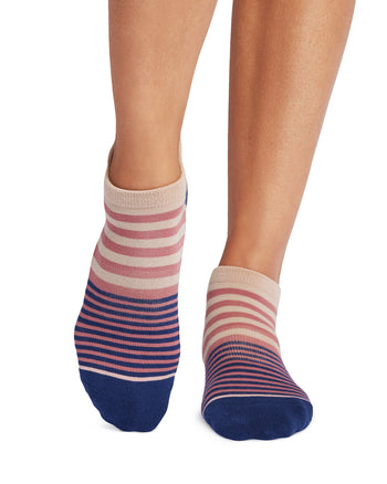 Savvy Grip Socks | Socks > Grip | Tavi – ToeSox | Tavi | Vooray