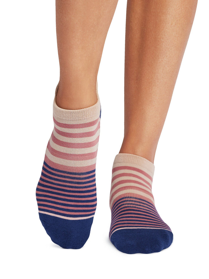 Savvy Grip Socks | Socks > Grip | Tavi – ToeSox | Tavi | Vooray
