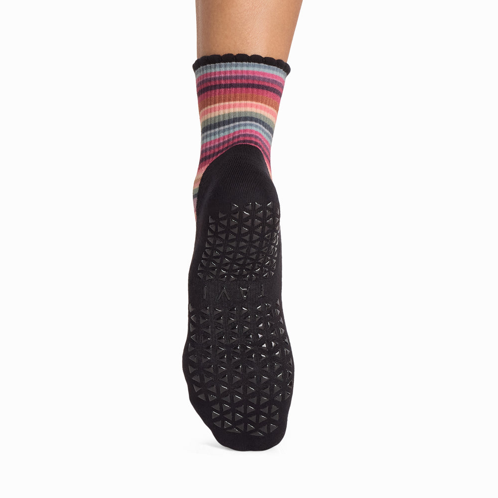 Aria Scallop Grip Socks | Socks > Grip | Tavi – Tavi Active