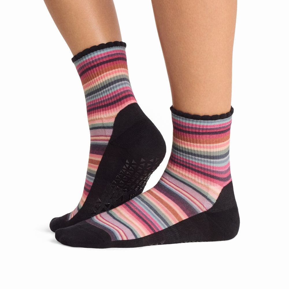 Aria Scallop Grip Socks | Socks > Grip | Tavi – Tavi Active