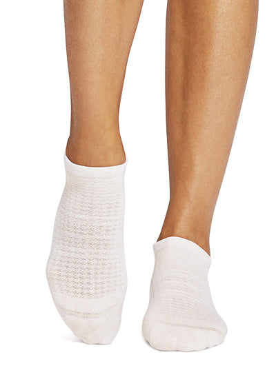 Savvy Breeze Grip Socks | Socks > Grip | Tavi – Tavi Active