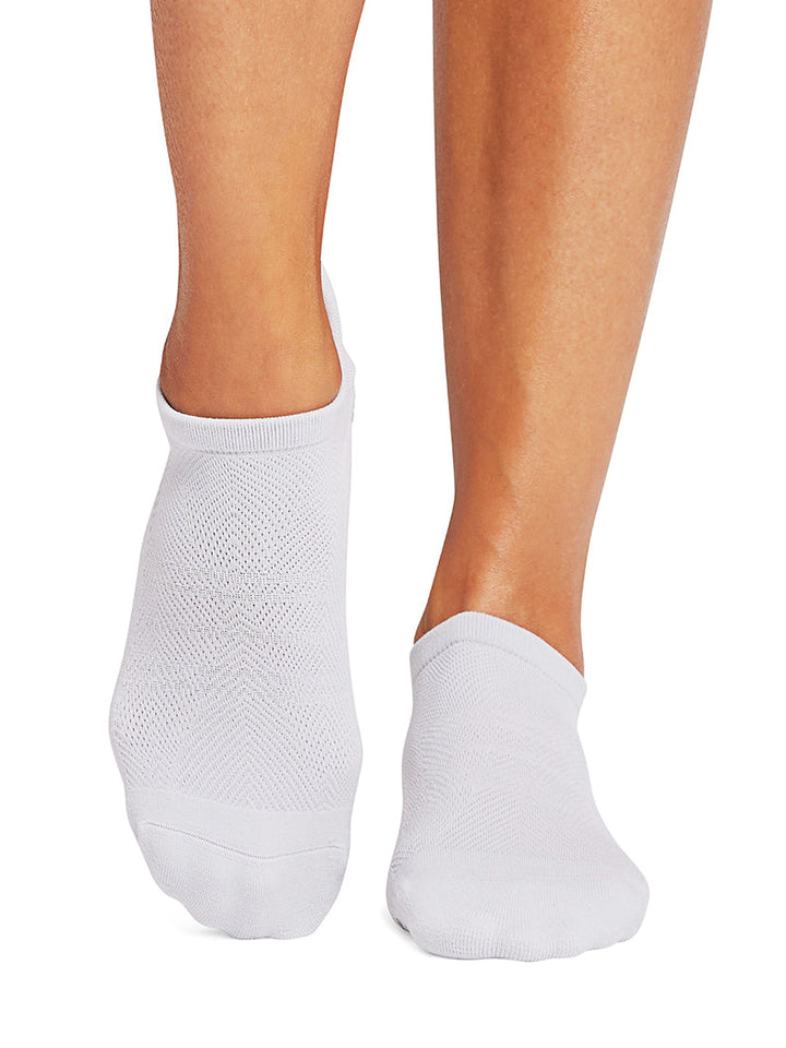 Savvy Tec Grip Socks | Socks > Grip | Tavi – ToeSox | Tavi | Vooray