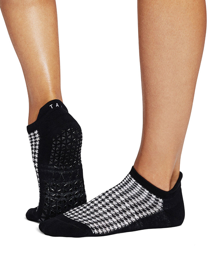 Savvy Grip Socks | Socks > Grip | Tavi – ToeSox | Tavi | Vooray