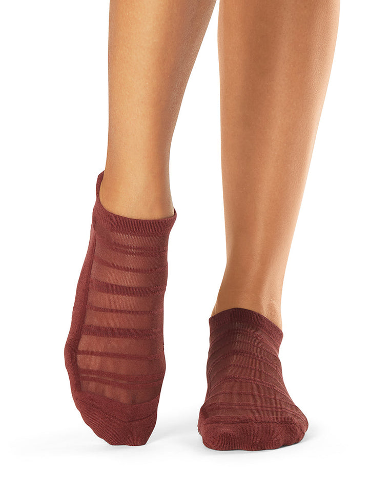 Savvy Breeze Grip Socks | Socks > Grip | Tavi – Tavi Active