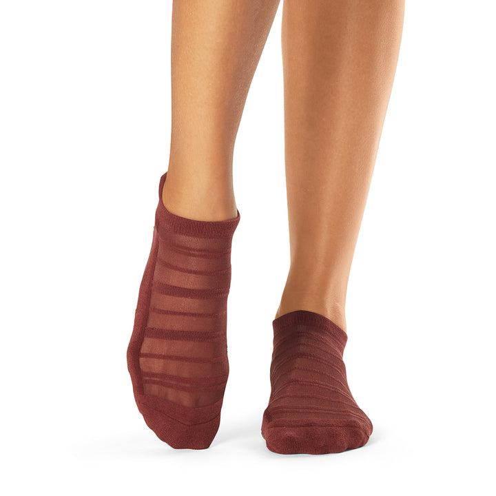 Savvy Breeze Grip Socks * | Socks > Grip | Tavi – ToeSox | Tavi | Vooray
