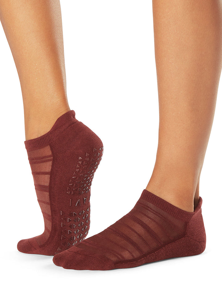 Savvy Breeze Grip Socks | Socks > Grip | Tavi – Tavi Active