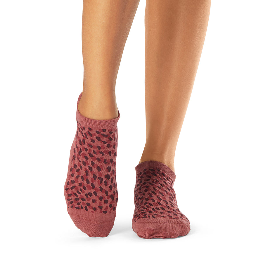 Savvy Grip Socks – ToeSox | Tavi | Vooray