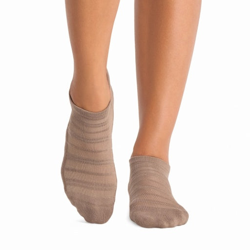 Savvy Breeze Grip Socks | Grip Socks | Tavi – Tavi Active